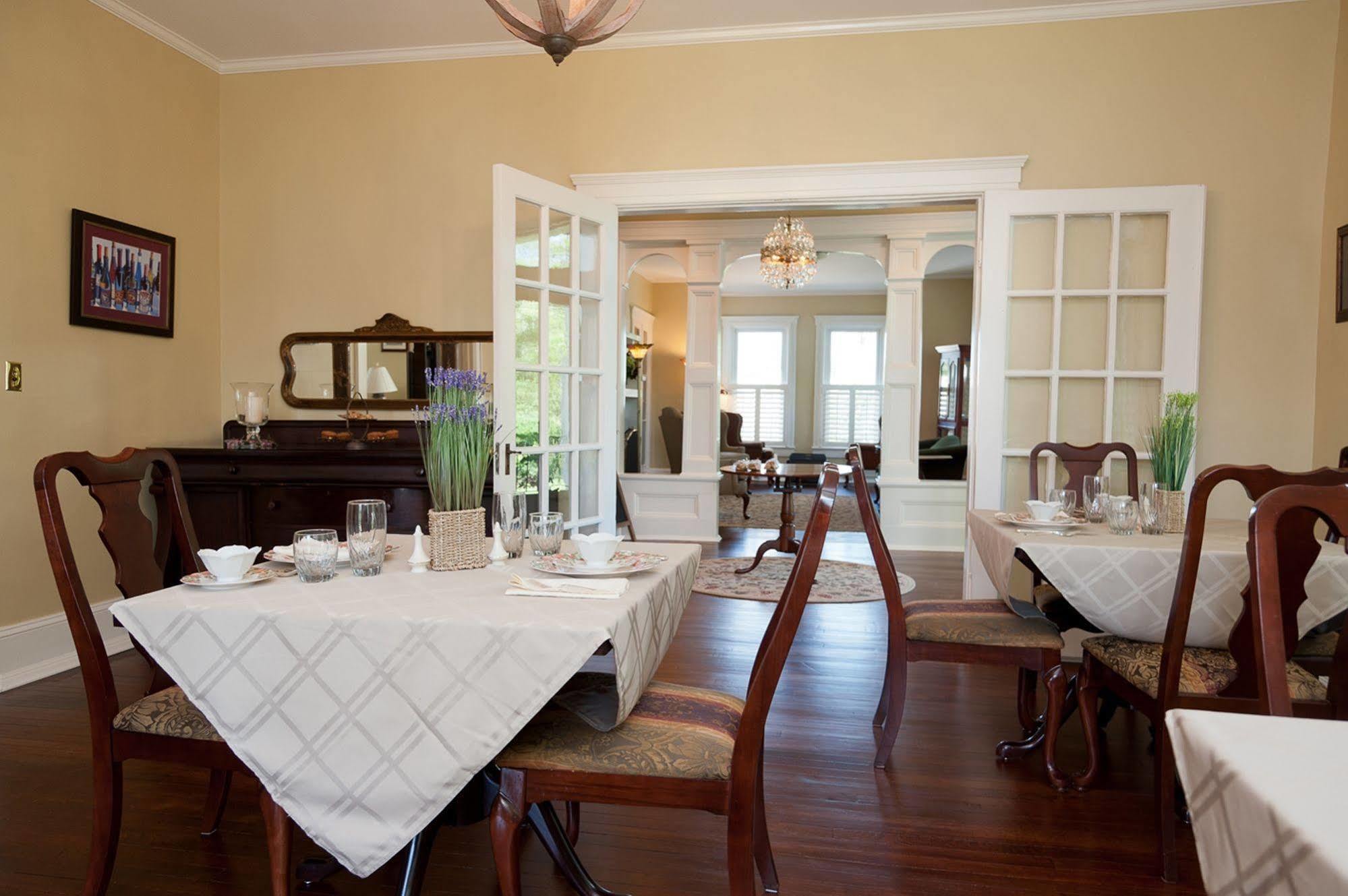 Steeles Tavern Manor Bed & Breakfast Raphine Exterior foto