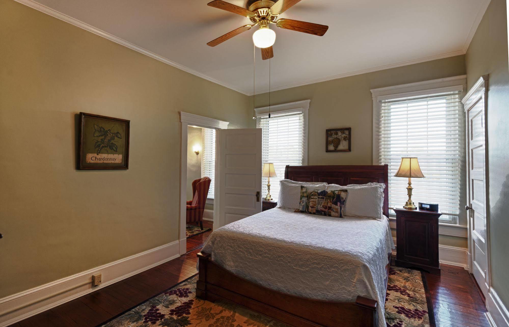Steeles Tavern Manor Bed & Breakfast Raphine Exterior foto